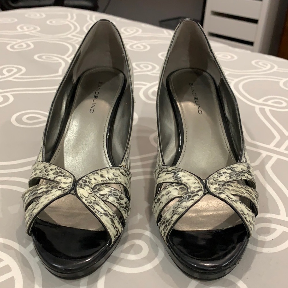 Bandolino snake heels